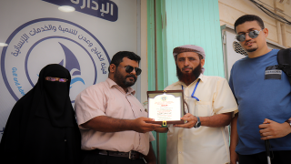 جمعية رعاية وتأهيل المكفوفين – عدن تكرم هيئة الخليج وعدن (أفران عدن الخيرية) لدورها في دعم الجمعية